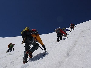 極楽平からの急な斜面を下山