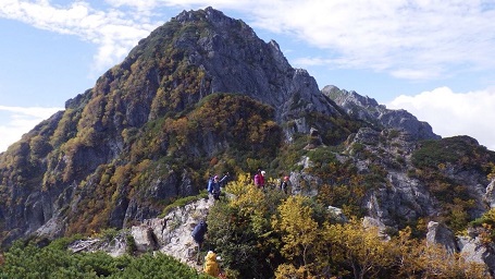 独標をバックに。 独標は正面を右に巻いた後岩稜を直登