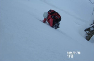 胸までの新雪のラッセル訓練